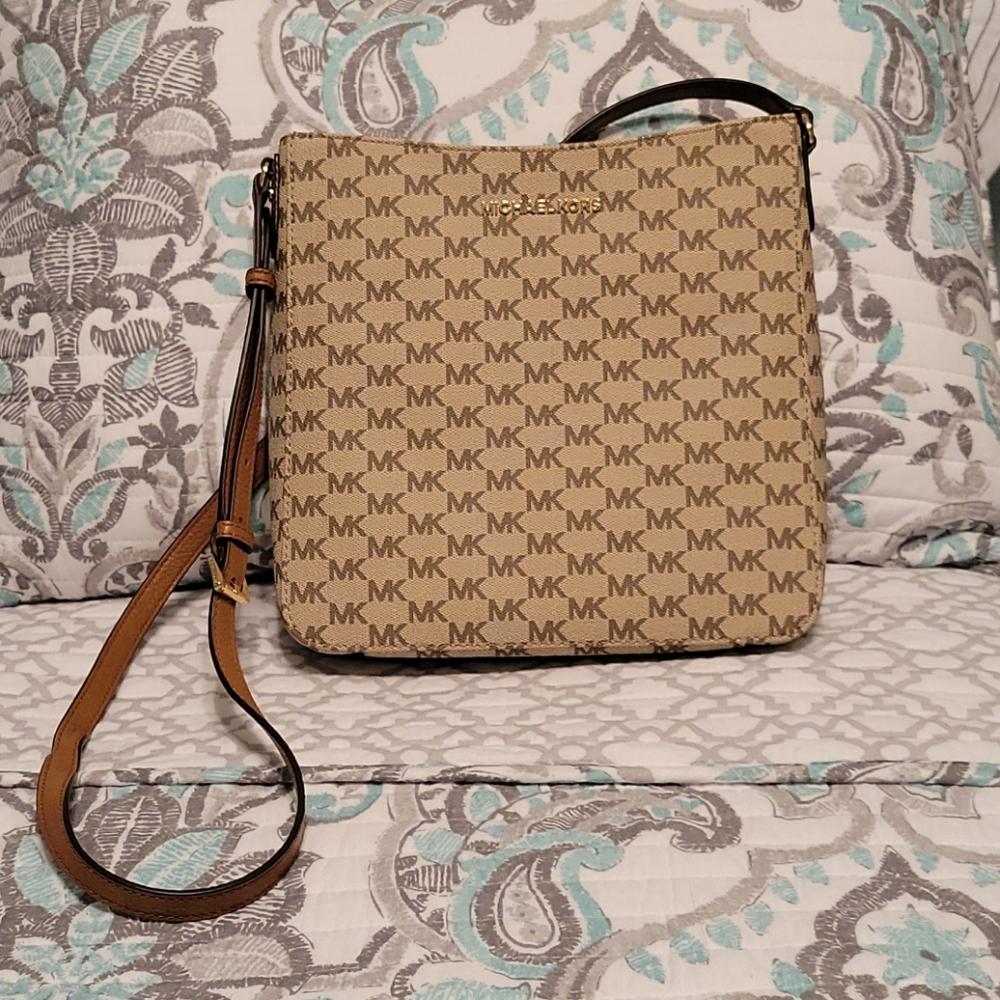 Michael Kors Jet Set Travel Purse
